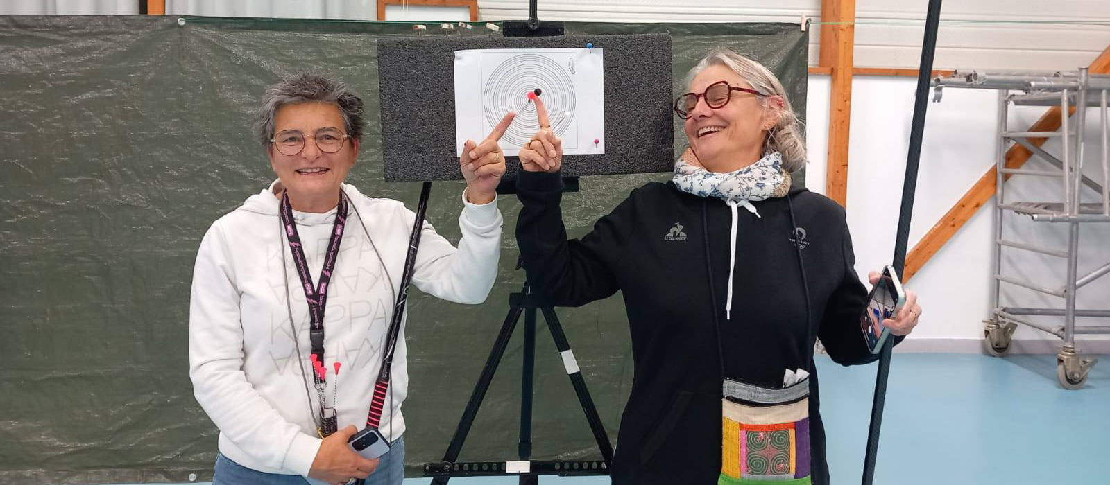 Nos deux meilleures tireuses proche de leur cible..